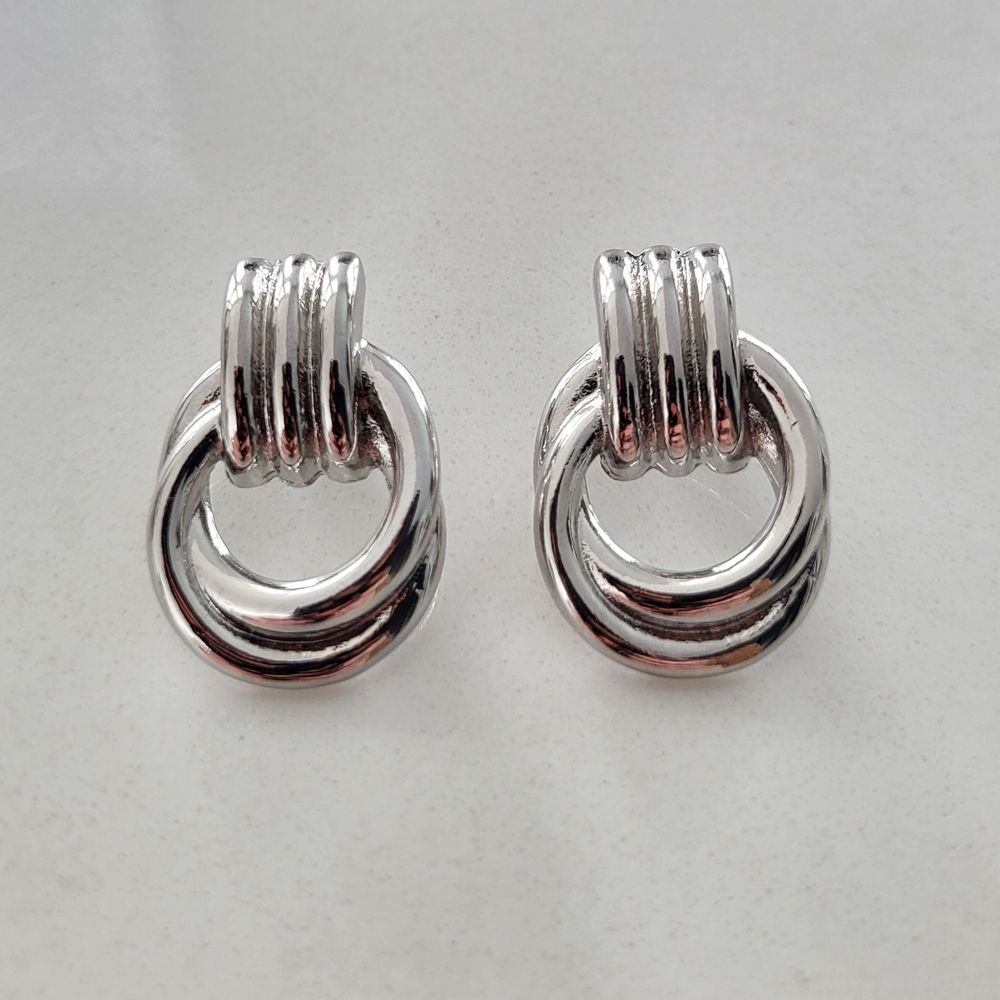 Aiori Wren clip-on earrings in silver - Picture 4 of 6